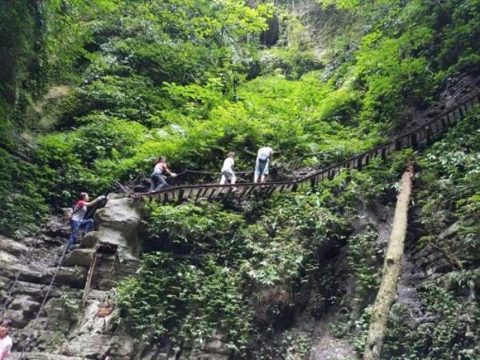 坐龙峡风景区