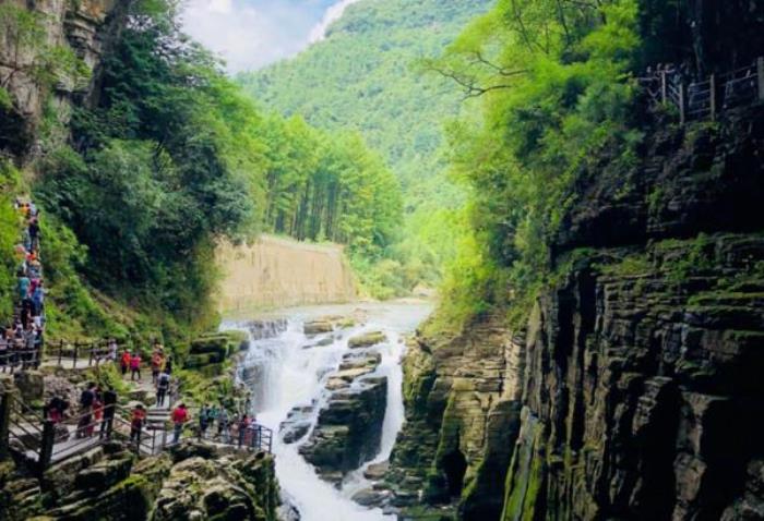 腾龙洞风景区