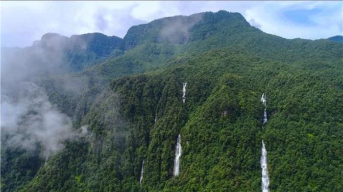 瓦屋山风景区