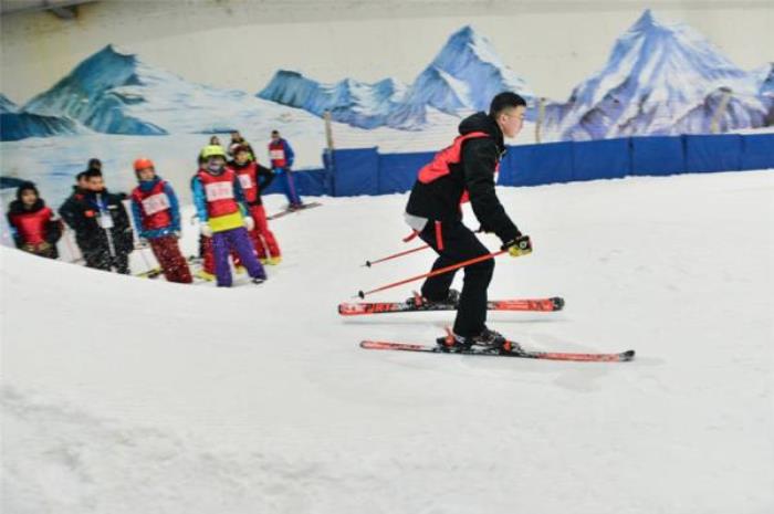 秦岭四季室内滑雪馆