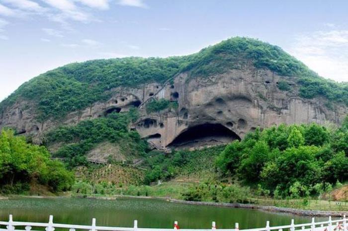 大别山石窟风景区