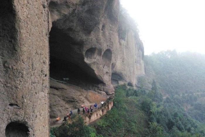 大别山石窟风景区