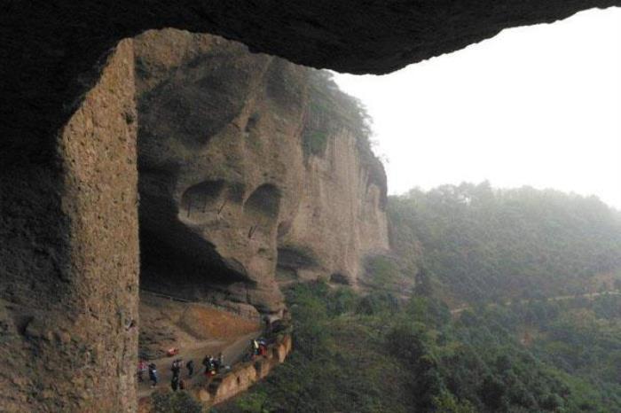 大别山石窟风景区