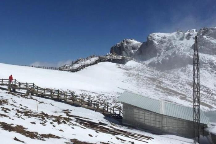 石卡雪山风景区