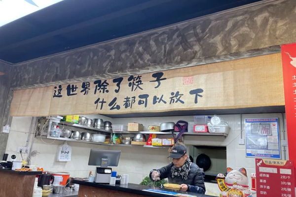 俞敏洪到武汉打卡了哪些美食店铺？